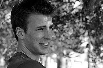 Chris Evans lanzó directo mensaje a la policía por pelea con los fanáticos de Trump