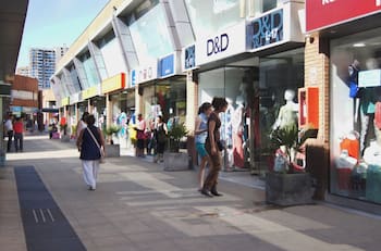 Estos locales de emblemático barrio comercial de Santiago podrán vender a través de Mercado Libre