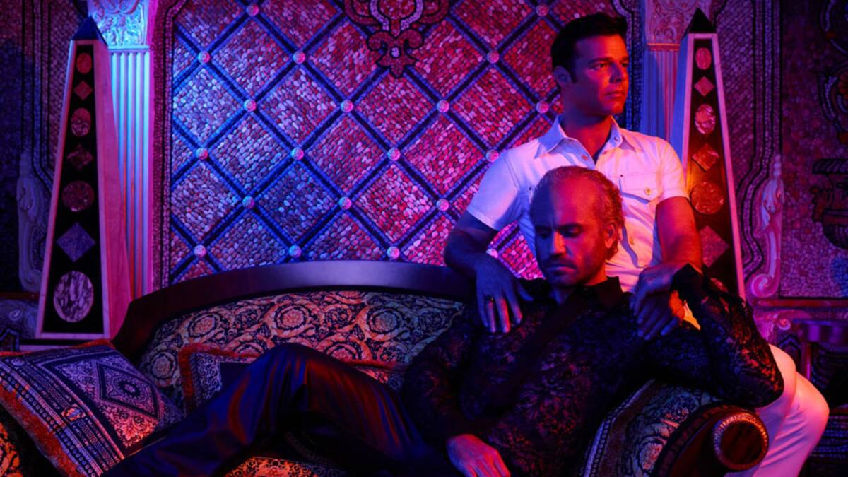 Canal 13: sale Pablo Escobar, entra Gianni Versace