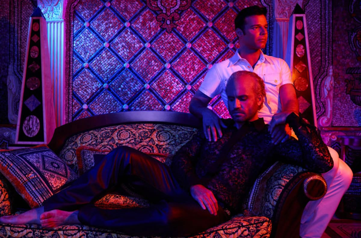 Canal 13: sale Pablo Escobar, entra Gianni Versace