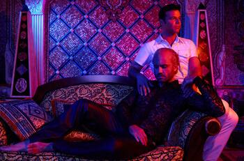 Canal 13: sale Pablo Escobar, entra Gianni Versace