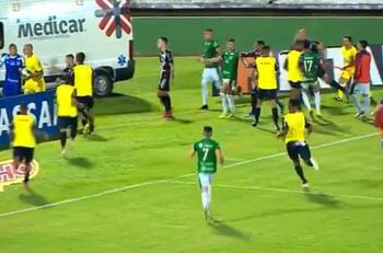 Otra batalla en Brasil: Clásico entre Guaraní y Ponte Preta terminó a golpes