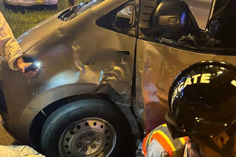 Así quedó la camioneta que conducía Rogelio Delgado, tras arrollar a un motociclista. Foto: ABC Color.
