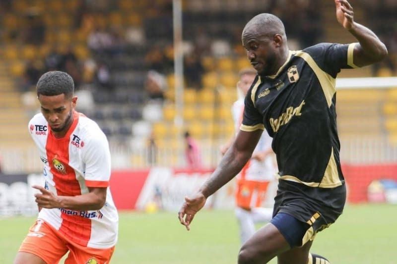 Los panameños actualmente comparten en la liga chilena. Foto: Cobresal.