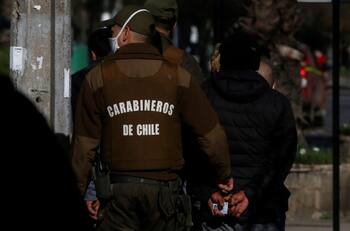 Fiesta clandestina en Ñuñoa terminó con 19 detenidos