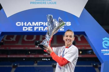 Colosal: Tiane Endler está entre las 5 mejores arqueras en la historia del fútbol mundial