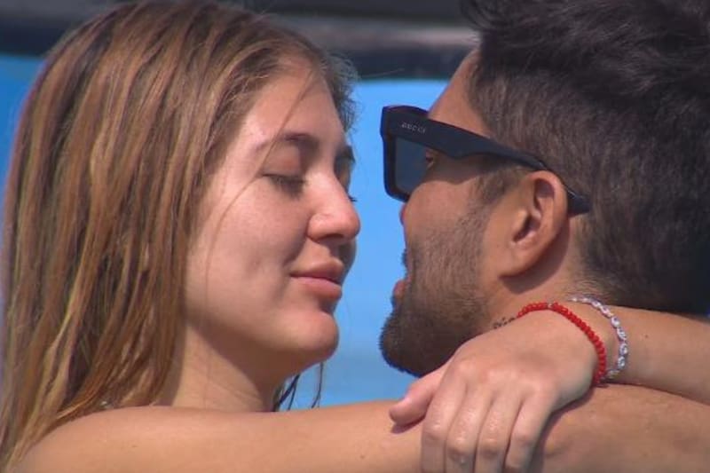 Dentro del reality, ambos han protagonizado apasionados momentos. Sin embargo, el exfutbolista ahora quiere bajar las revoluciones.