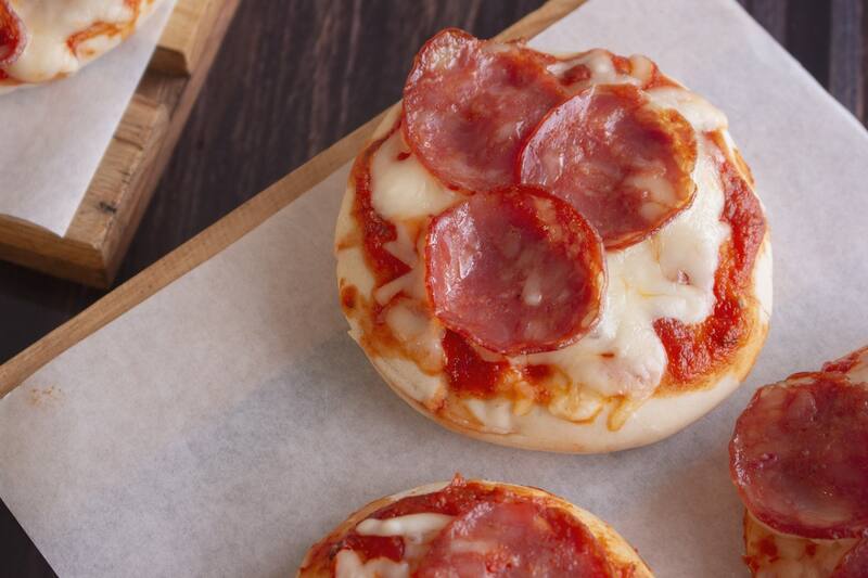 Cada una de las mini pizzas puede ser personalizada en base a los gustos de tu familia.