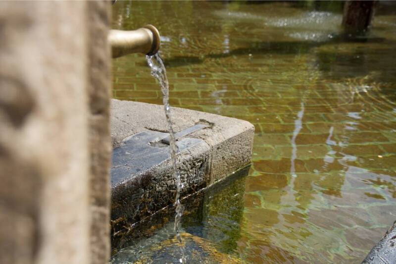 busca tratar aguas servidas de importante país de América.