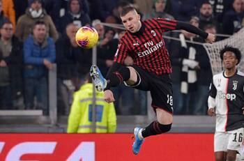 Ante Rebic aprovechó enredo defensivo de Juventus para anotar el gol del Milan