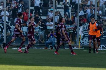 Lo gritó con todo: el gol de Ángelo Henríquez ante Colo Colo en el Monumental