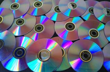 Padres deberán pagar más de $30 millones a su hijo por botar su colección de pornografía