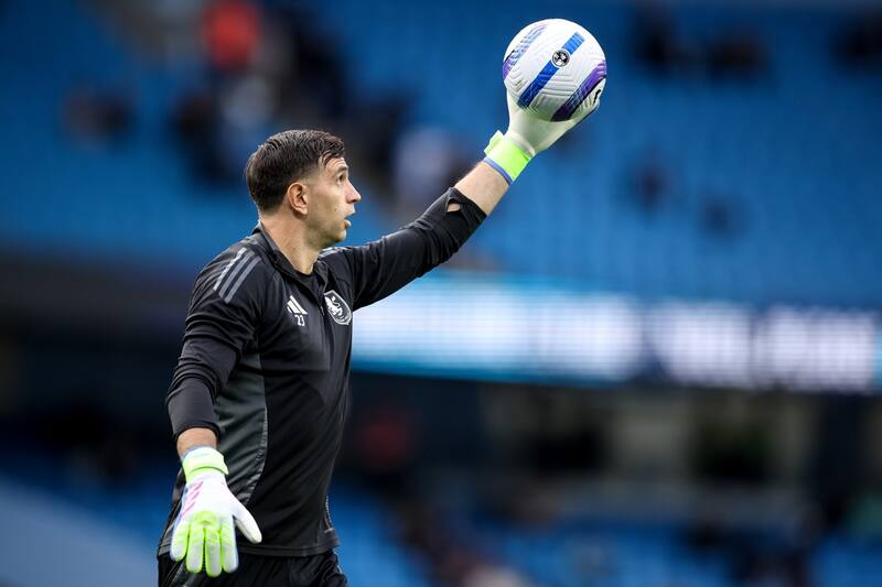 El arquero argentino de Aston Villa suena en el Barcelona. EFE
