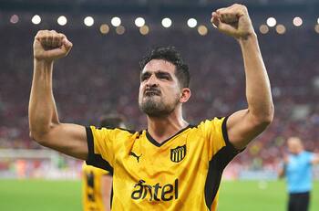 Problemas para Colo Colo: Vélez también quiere a Lucas Viatri