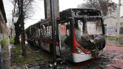 VIDEO | Pasajero usó líquido acelerante para quemar un bus Red en la comuna de Pedro Aguirre Cerda