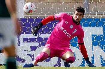 No solo Vélez: otro club español sondea a Matías Dituro y en la UC aguardan por una decisión