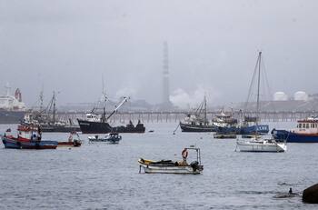 Desapareció buzo mariscador en Quintero: Armada y pescadores de la zona se unieron a la búsqueda