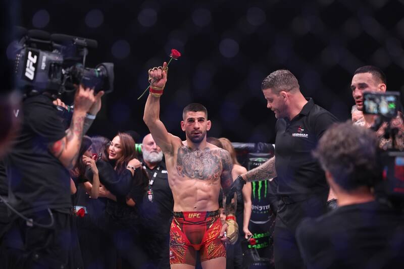 aún no ha confirmado su primera pelea en el peso ligero.