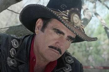 “Siempre me dijo que no iba a dejar a su esposa": La amante de Vicente Fernández, Merle Uribe, está devastada tras la muerte del cantante mexicano