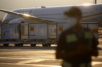 Llegan 300 mil dosis de vacunas Cansino a Chile: solo requiere de una dosis