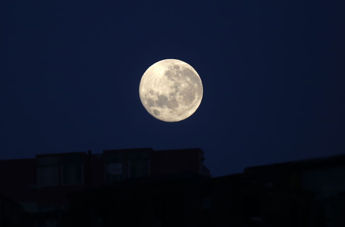 Luna llena 2022 parte esta noche: conoce de qué se trata la "luna de nieve" y qué días puedes verlo