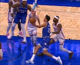 ¡Insólito! Jugador de la NBA bloquea un tiro con su zapatilla