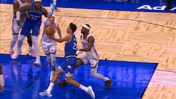 ¡Insólito! Jugador de la NBA bloquea un tiro con su zapatilla