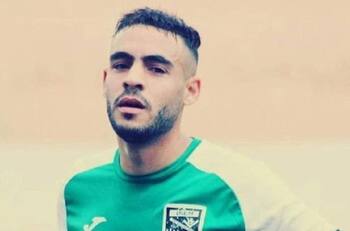 Luto en el fútbol: jugador muere en Argelia tras recibir un golpe en la cabeza en pleno partido