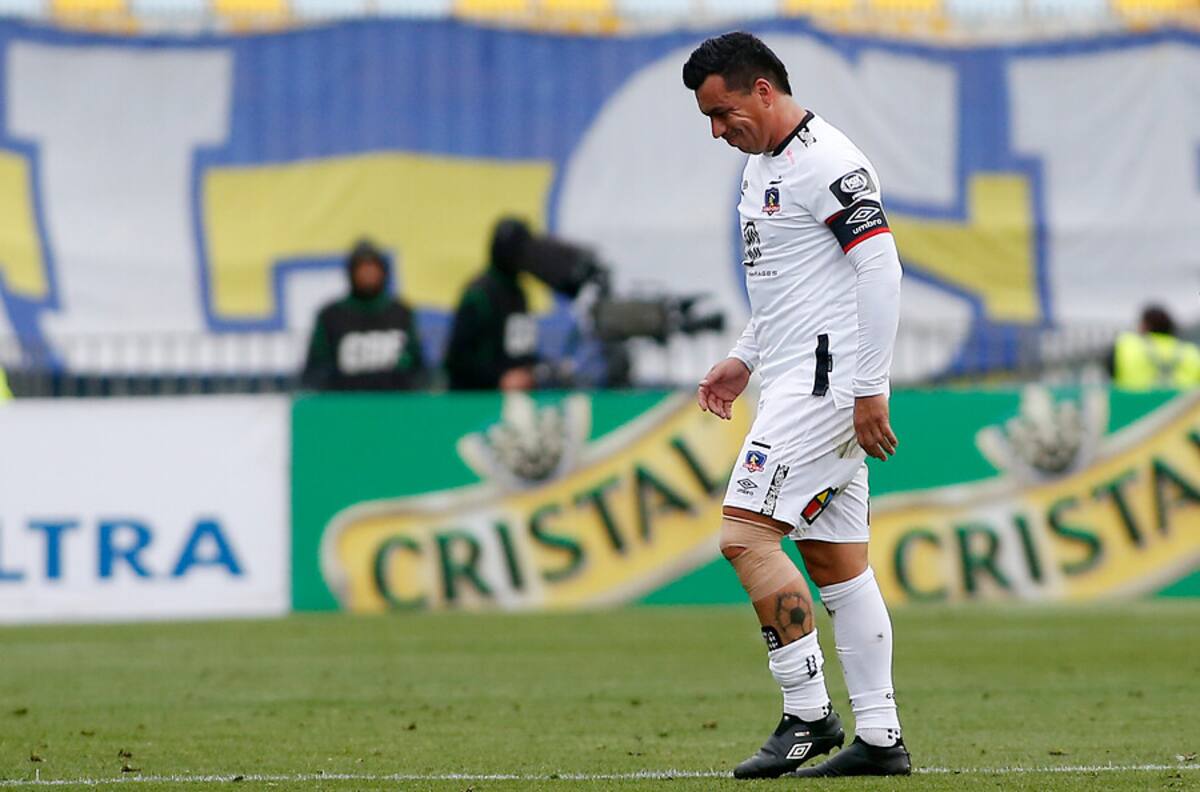 Esteban Paredes no se retirará en Colo Colo y dejaría el club
