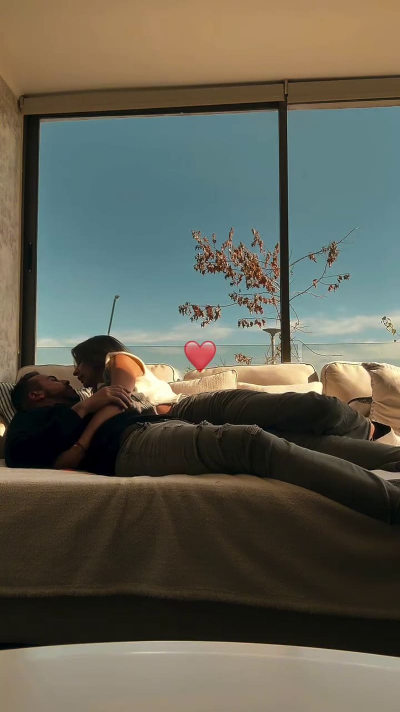 La comunicadora fue criticada por mostrar el íntimo momento. Créditos: @cmiandrade.