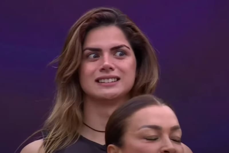 La divertida reacción del periodista ante encontrón de Ignacia Michelson y Samira Jalil.