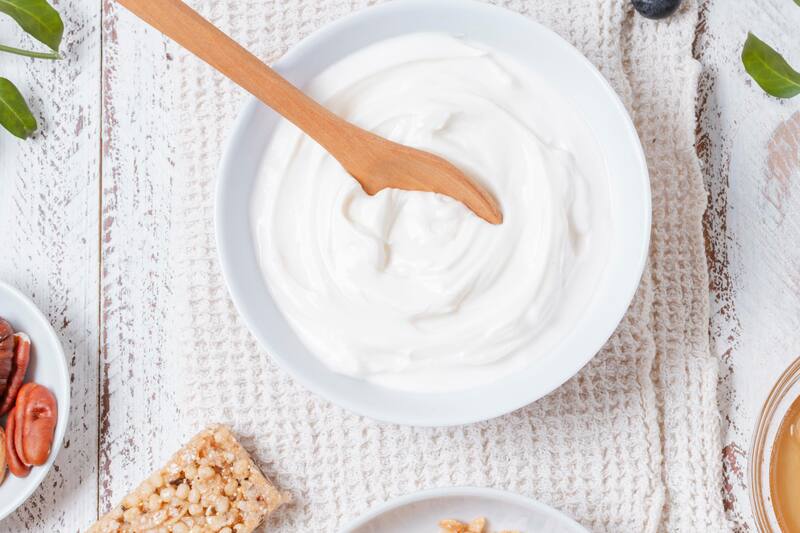 Si no contiene frutas, el yogur se puede seguir consumiendo incluso después de expirado.