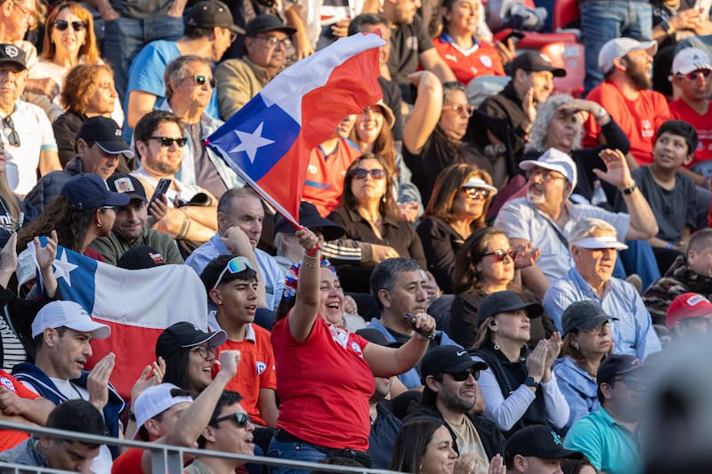 Alentando con todo en la pasada fecha local de Chile vs Luxemburgo 2025. Foto: Felipe Escobedo