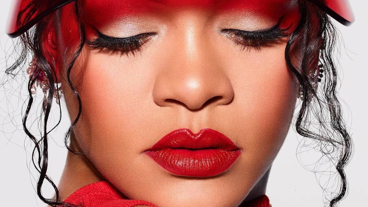 Rihanna deslumbra con su look en nueva foto mostrando su pancita de embarazada