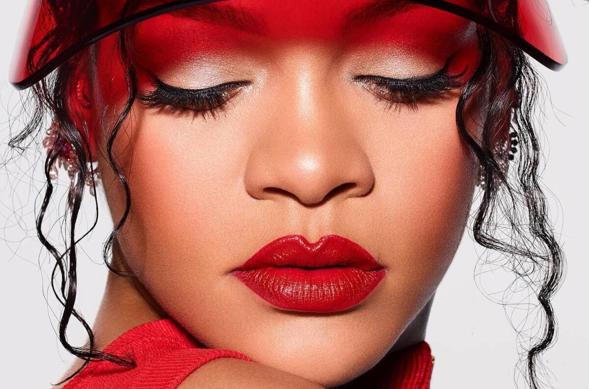 Rihanna deslumbra con su look en nueva foto mostrando su pancita de embarazada