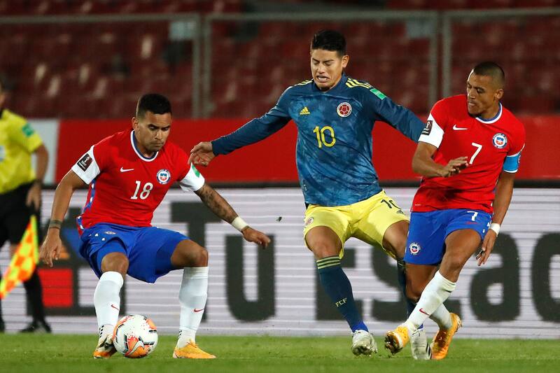 jugando por Colombia ante Chile en el camino a Qatar 2022 (Foto: Aton)