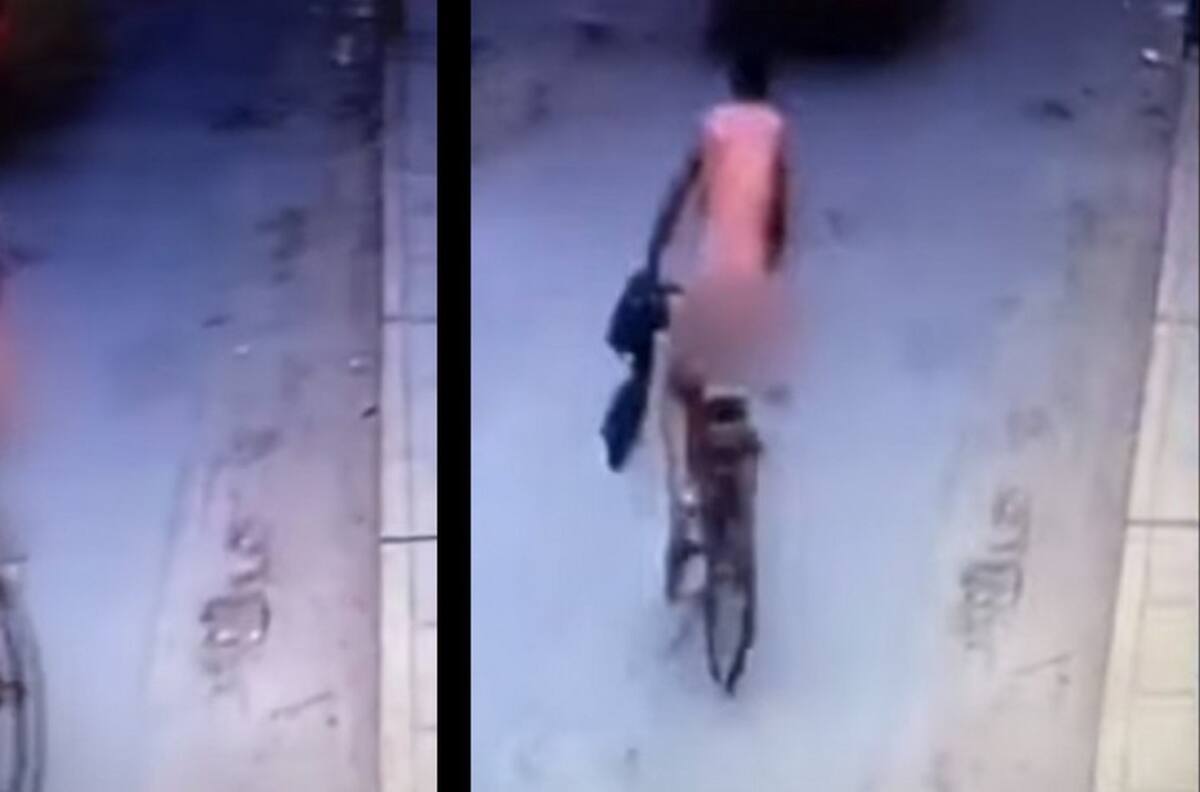 VIDEO I Ladrón huye desnudo en la bicicleta que se robó