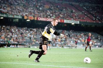 Conmoción en España por repentina muerte de exarquero del Barcelona