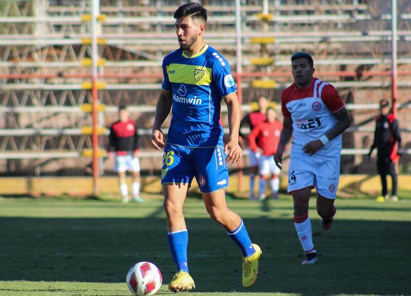 El lateral ha tenido un correcto desempeño en Barnechea.