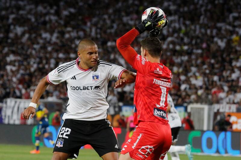 El arquero uruguayo destacó a la hinchada de Colo Colo.
Juan Eduardo Lopez/Photosport