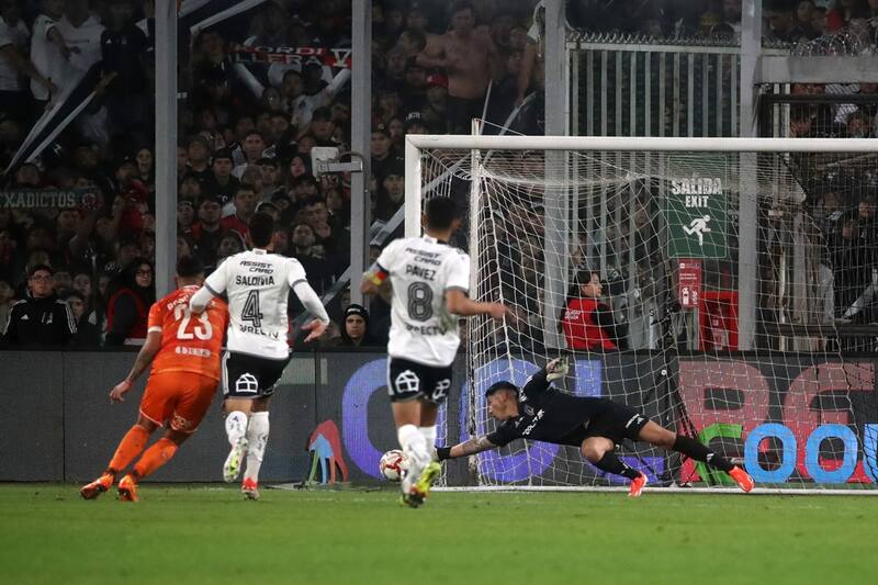 Claudio berríos jugó, entre otros equipos, en Colo Colo y Cobreloa. donde más brilló fue en palestino durante tres temporadas. Foto: Agencia Aton.