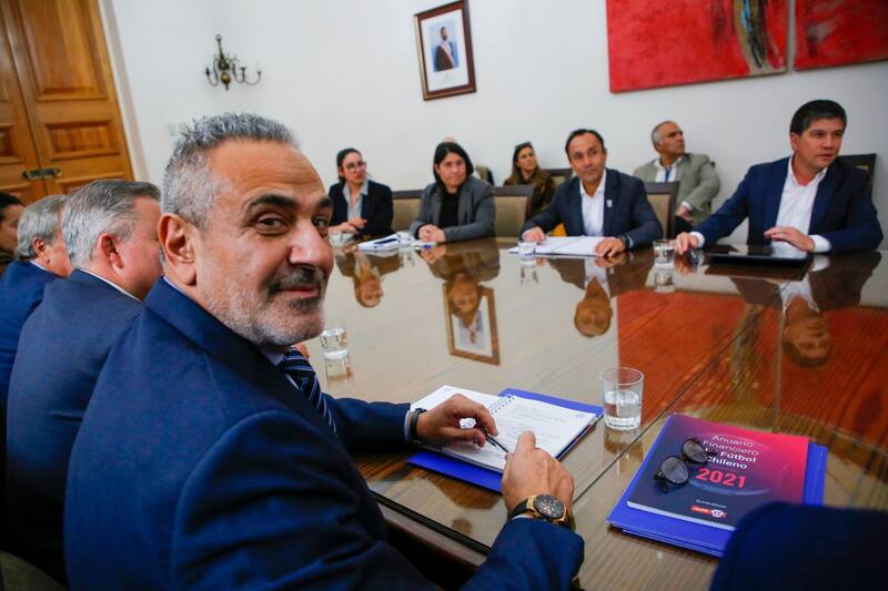 puede dejar su cargo en la Conmebol.