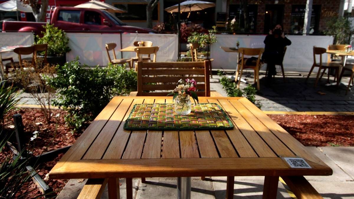 Parlamentarios buscan modificar Ley de Alcoholes para aclarar ingreso de menores a restaurantes