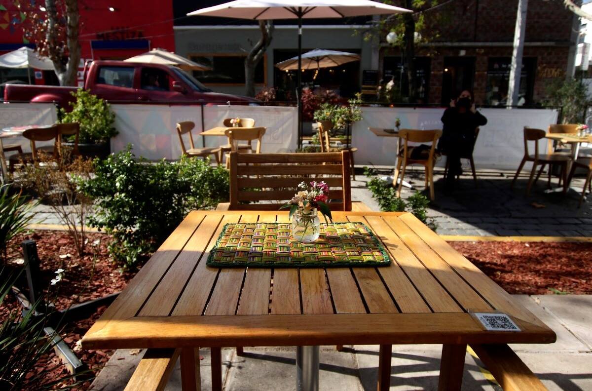 Parlamentarios buscan modificar Ley de Alcoholes para aclarar ingreso de menores a restaurantes