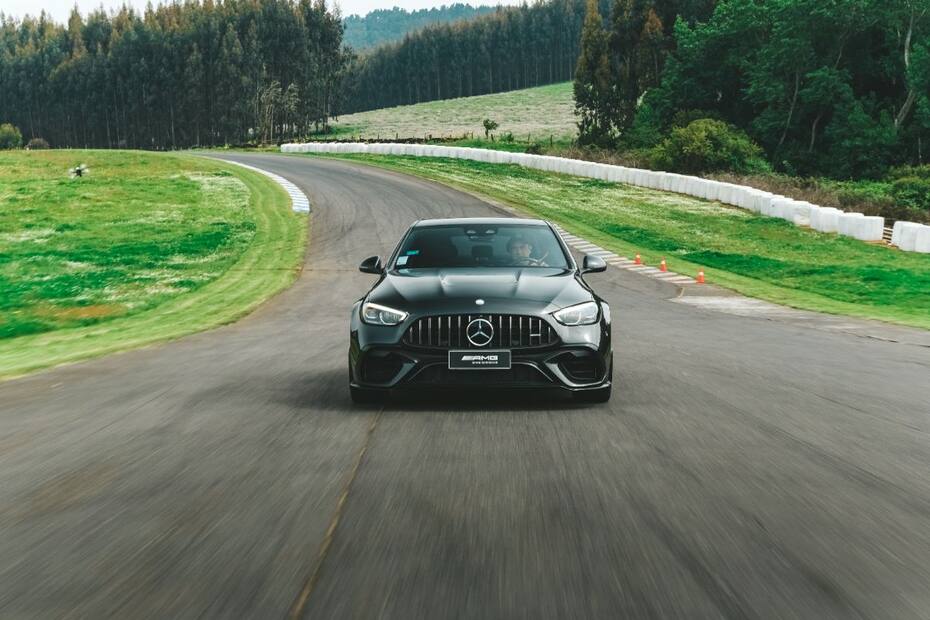El nuevo Mercedes-AMG C 63 S E Performance llegó a Chile con tecnología híbrida enchufable