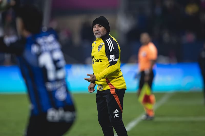 Jorge Sampaoli en la visita de Atlético Mineiro ante Independiente del Valle en Copa Sudamericana.
