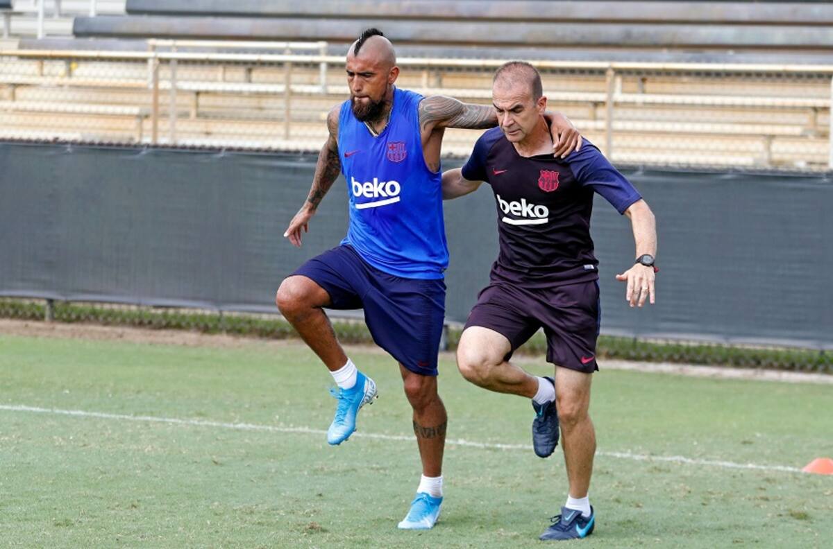 Permanencia de Arturo Vidal en Barcelona depende de las ventas de Coutinho y Rakitic
