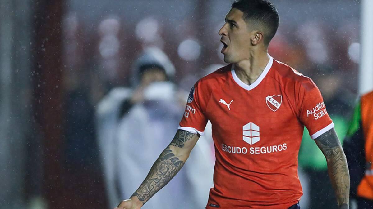 AME785. BUENOS AIRES (ARGENTINA), 25/07/2019.- Pedro Pablo Hernández de Independiente celebra un gol este jueves 25 de julio del 2019 en un partido por la Copa Sudamericana entre Independiente y Universidad Católica, en el estadio Libertadores de América en Avellaneda, Buenos Aires (Argentina). EFE/Juan Ignacio Roncoroni