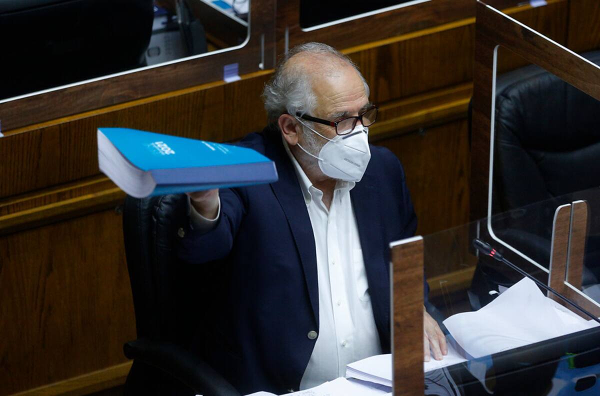 Senador Montes por segundo retiro AFP: "Lo que predomina es aprobar lo que acordó la Cámara"