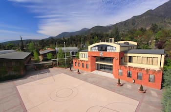 Sorpresivo cierre de colegio con 40 años de historia en la RM: 600 alumnos quedan en el aire